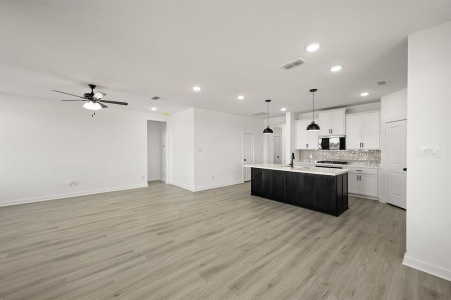 6916 Freight Train- Dining-2 6916 Freight Train- Dining-2