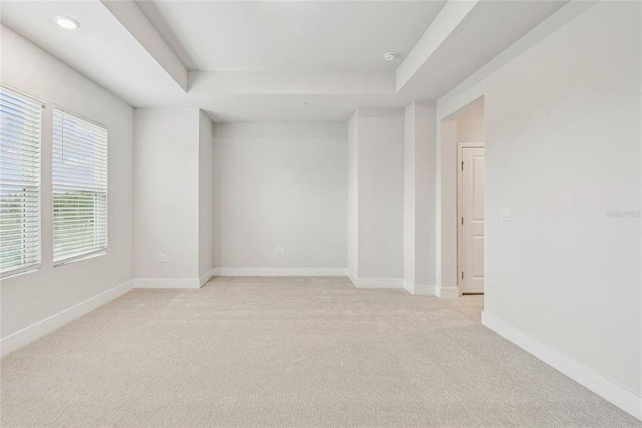 Spacious, unfurnished interior of a new home in Towns at Union, St. Petersburg (Image 25).