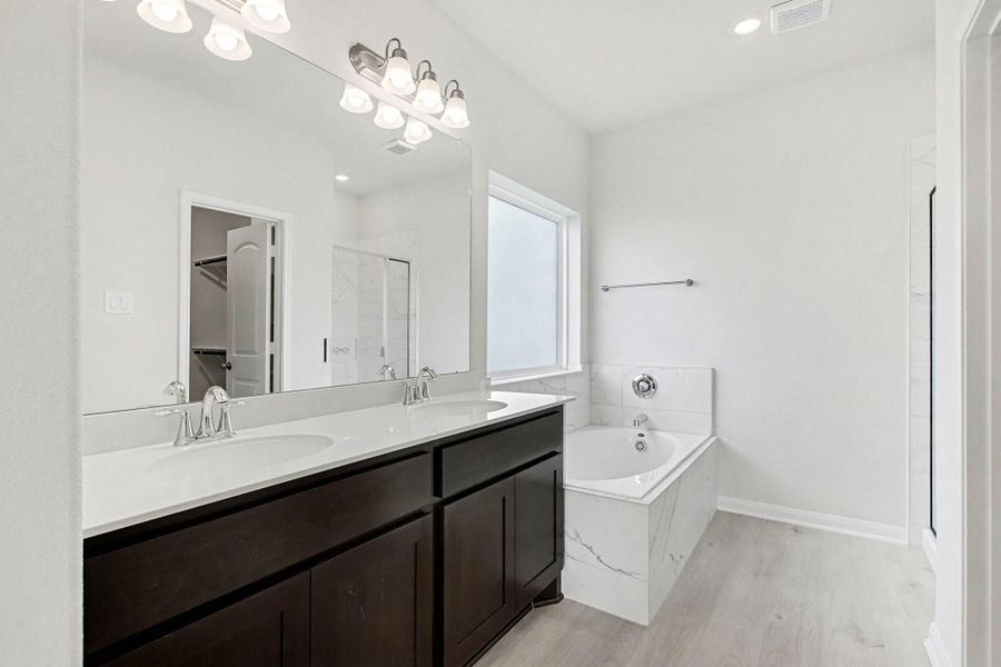 Furnished interior view inside a new home in Columbia Lakes, West Columbia (Image 11).