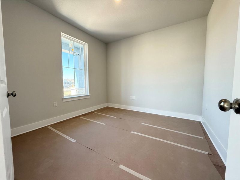 Empty room featuring baseboards and concrete floors