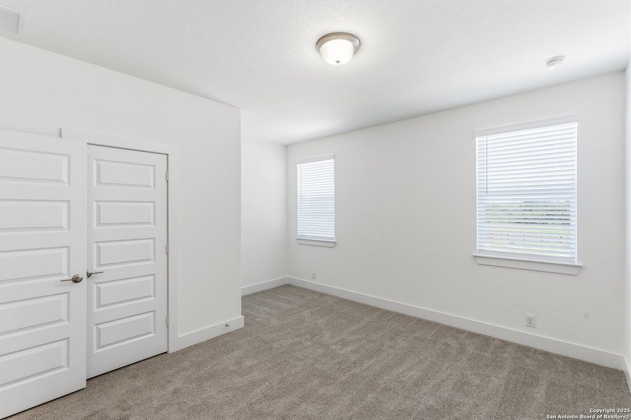Spacious, unfurnished interior of a new home in Mesa Western, Cibolo (Image 32).