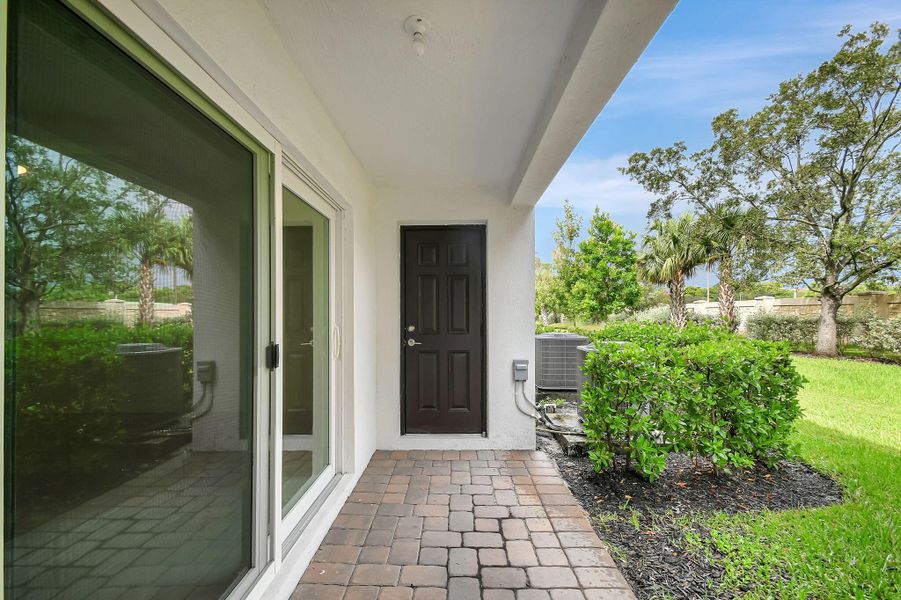 Exterior details and patio area of a home in , Lake Worth (Image 21).