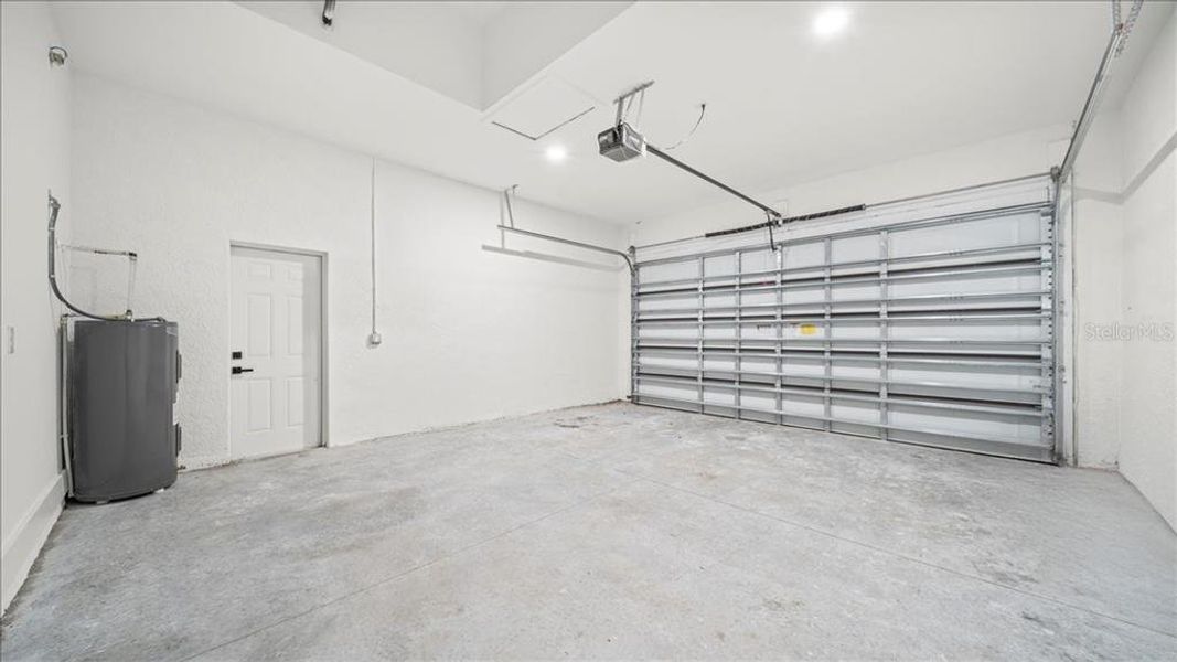 Spacious, unfurnished interior of a new home in , Lehigh Acres (Image 19).