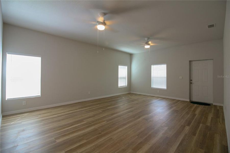 Spacious, unfurnished interior of a new home in , Sebring (Image 11).