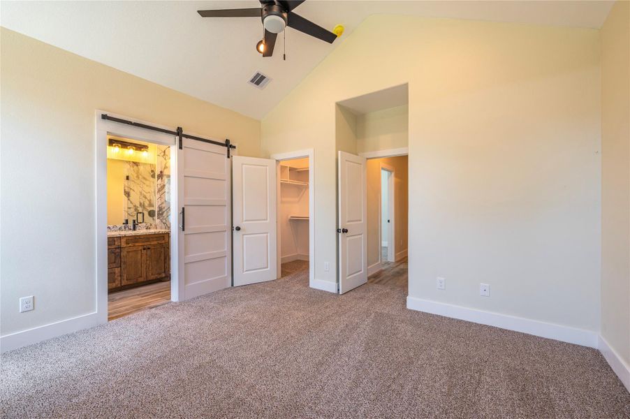 Spacious, unfurnished interior of a new home in , Texas City (Image 13).