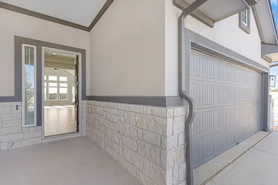 Exterior details and patio area of a home in Highland Village, Georgetown (Image 31).