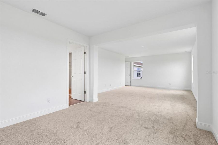 Spacious, unfurnished interior of a new home in Park View at the Hills, Minneola (Image 24).