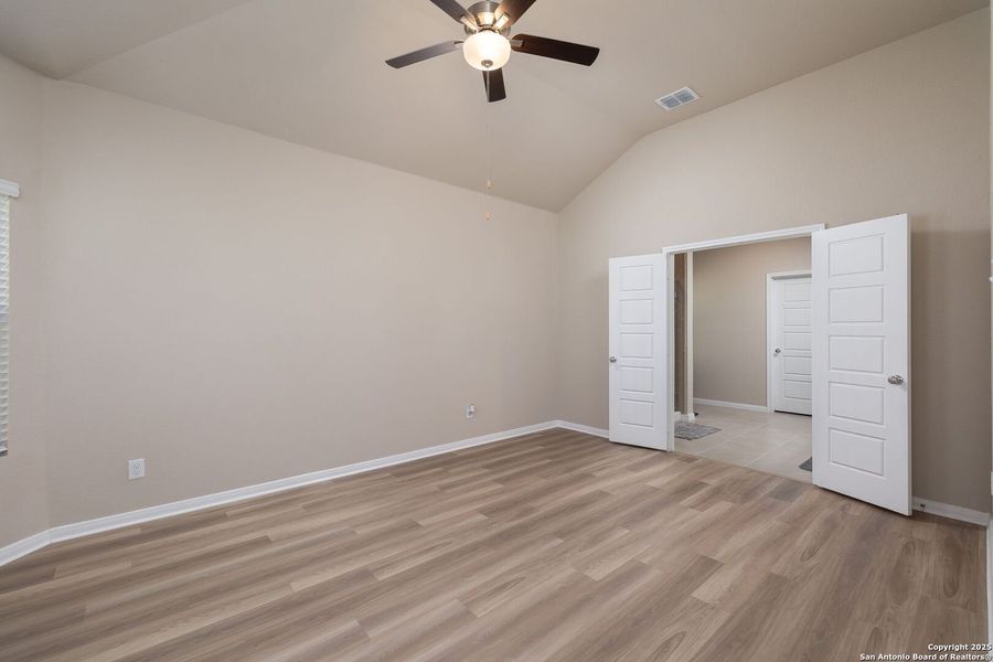 Spacious, unfurnished interior of a new home in Greenspoint Heights, Seguin (Image 22).