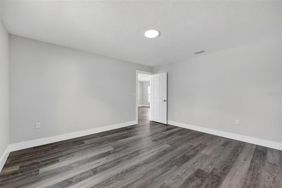 Spacious, unfurnished interior of a new home in , Ocala (Image 19).