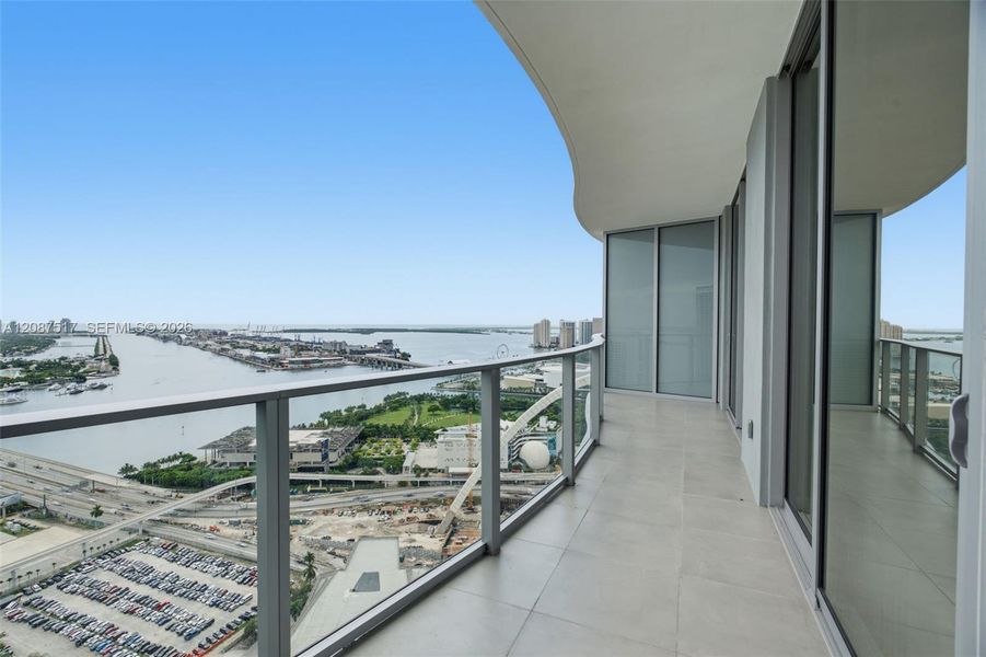 Condo located in Miami, FL showcasing its design and architecture (Image 3).