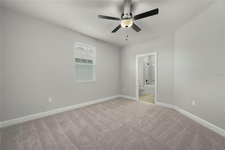 Spacious, unfurnished interior of a new home in , Kissimmee (Image 7).