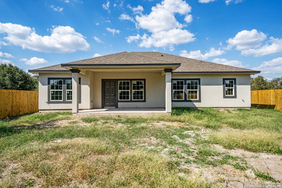 Exterior details and patio area of a home in , Beeville (Image 3).