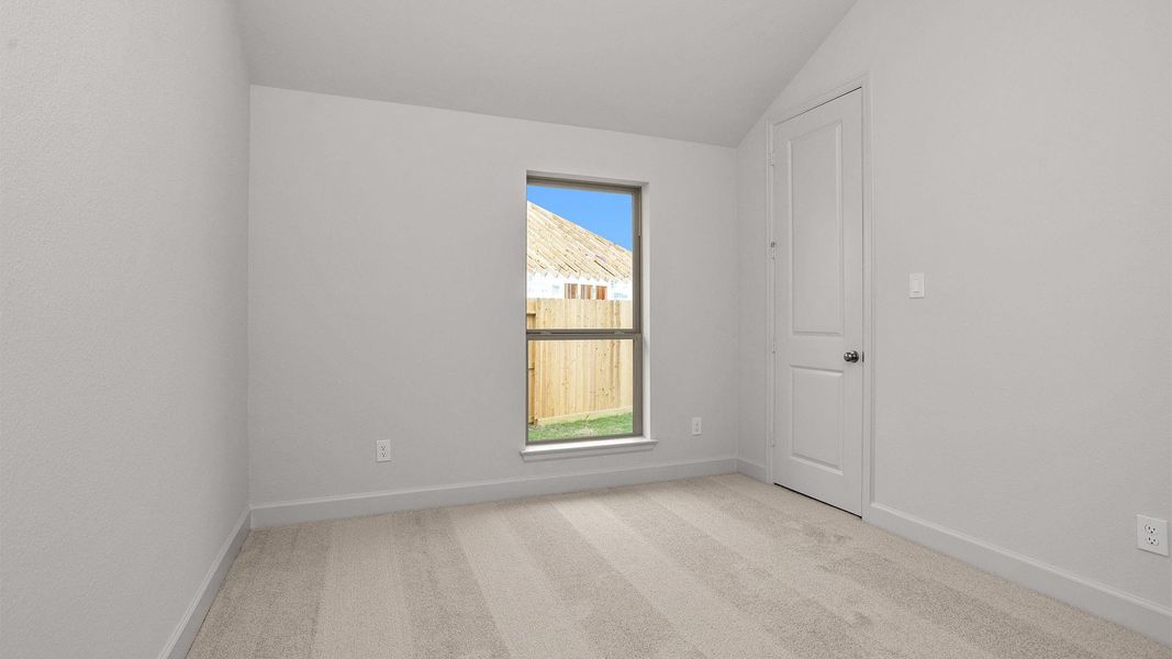 Spacious, unfurnished interior of a new home in Valencia, Manvel (Image 15).