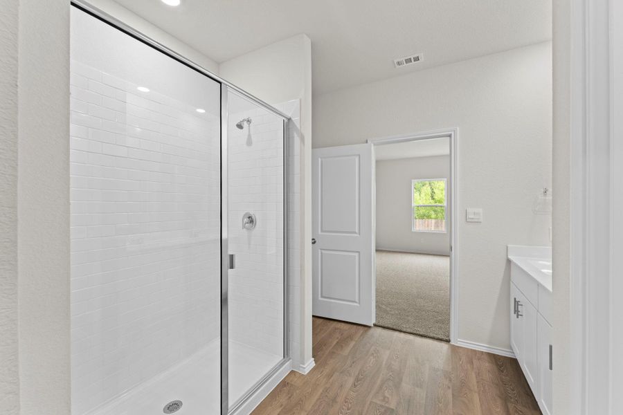Spacious, unfurnished interior of a new home in Bollinger, Maxwell (Image 25).