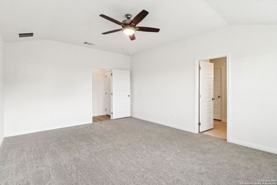 Spacious, unfurnished interior of a new home in Catalina, Converse (Image 25).
