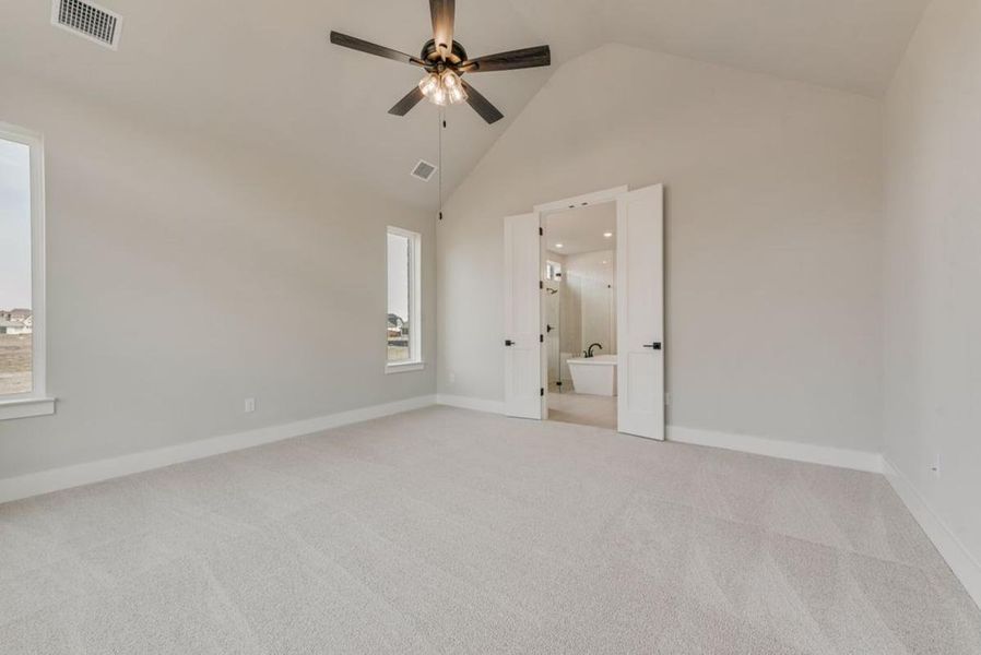 Spacious, unfurnished interior of a new home in Somerset Park, Rockwall (Image 34).