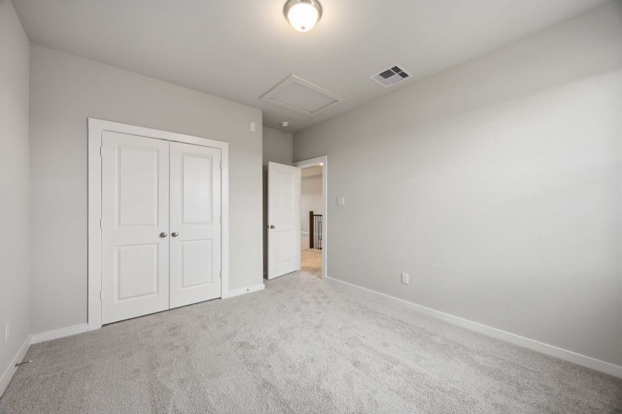 Spacious, unfurnished interior of a new home in Canterra Creek  60', Rosharon (Image 32).