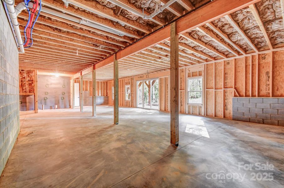 Spacious, unfurnished interior of a new home in , Mills River (Image 36).