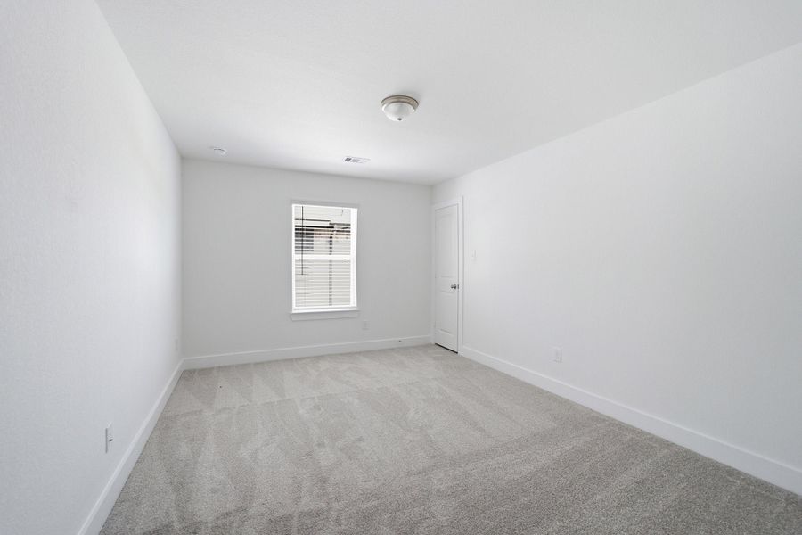 Spacious, unfurnished interior of a new home in Sundance Cove, Crosby (Image 49).