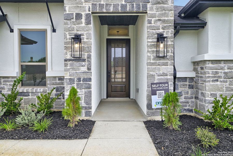 Exterior details and patio area of a home in Kinder Ranch 70's, San Antonio (Image 13).