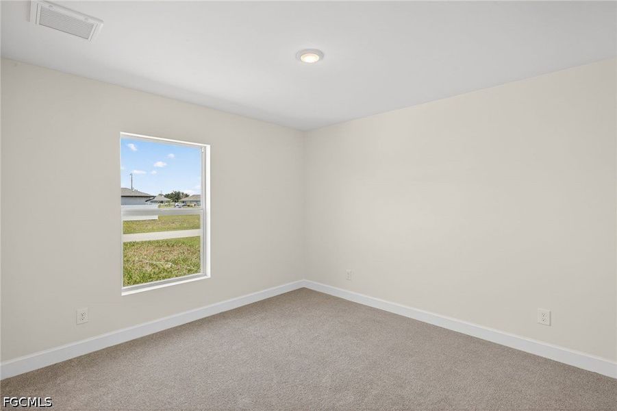 Spacious, unfurnished interior of a new home in Cape Coral, Cape Coral (Image 12).