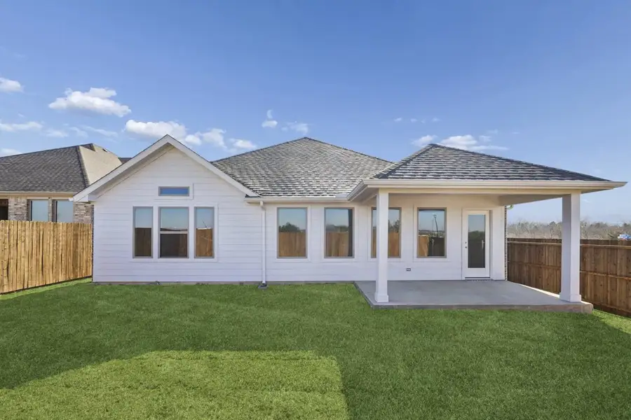 Representative exterior details of a home built from the The Elm by Lillian Custom Homes in Hickory Hill, Sherman (Image 3).