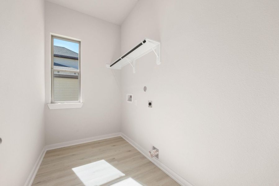 Spacious, unfurnished interior of a new home in Lexington Heights, Willis (Image 24).