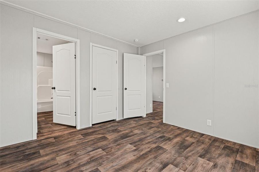 Spacious, unfurnished interior of a new home in , Punta Gorda (Image 12).