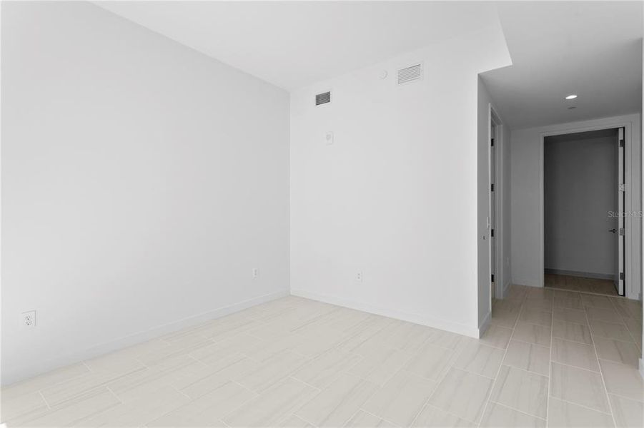 Spacious, unfurnished interior of a new home in , St. Petersburg (Image 65). Spacious, unfurnished interior of a new home in , St. Petersburg (Image 65).