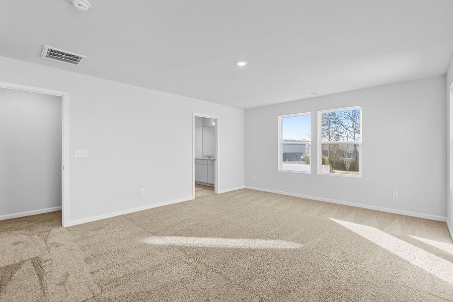 Spacious, unfurnished interior of a new home in Hanes Lake, Winston-Salem (Image 29).