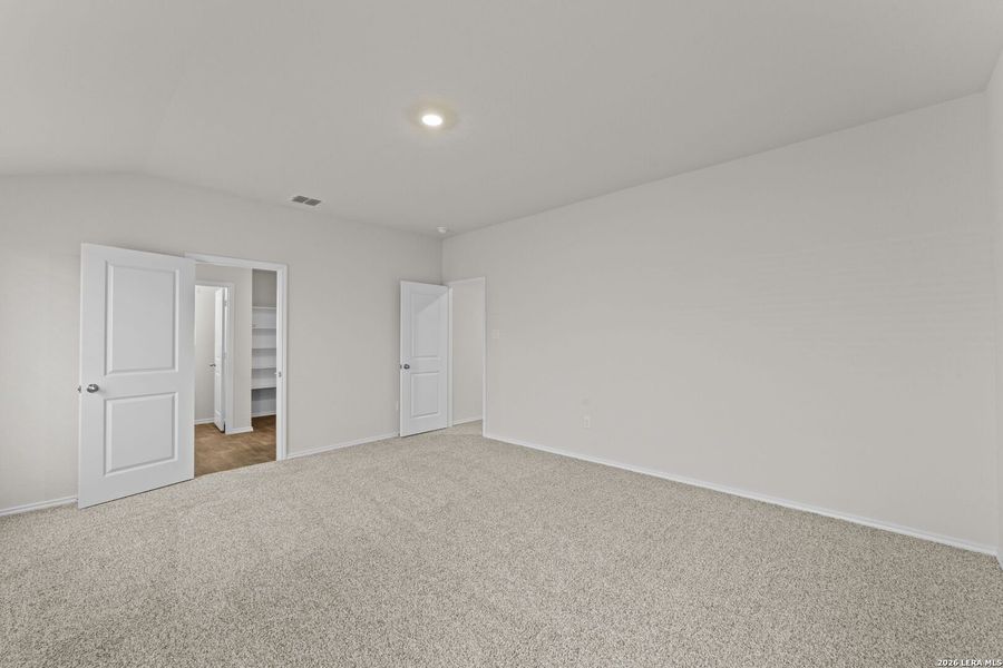 Spacious, unfurnished interior of a new home in Laurel Vistas, San Antonio (Image 30).