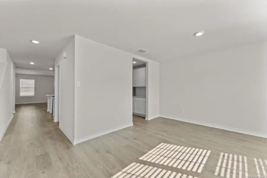 Spacious, unfurnished interior of a new home in Laurel Vistas, San Antonio (Image 18).