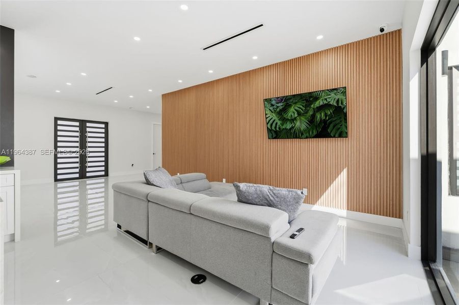 Furnished interior view inside a new home in , Clewiston (Image 31).