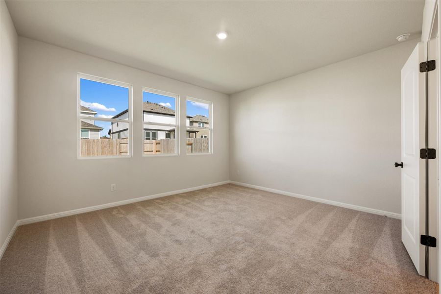 Spacious, unfurnished interior of a new home in Patterson Ranch, Georgetown (Image 35).