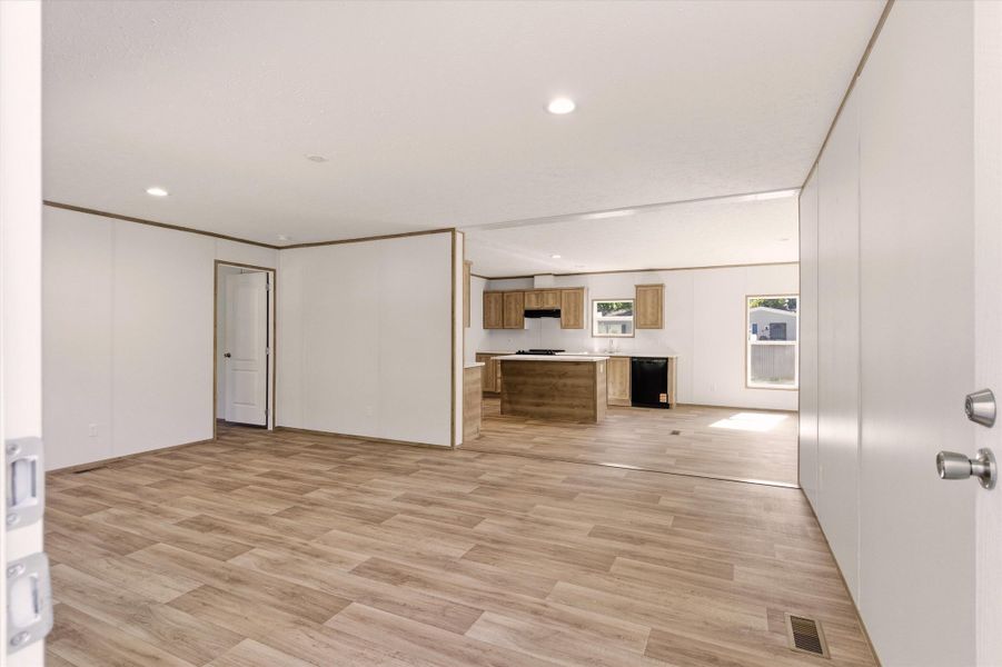 Spacious, unfurnished interior of a new home in , Goose Creek (Image 22).