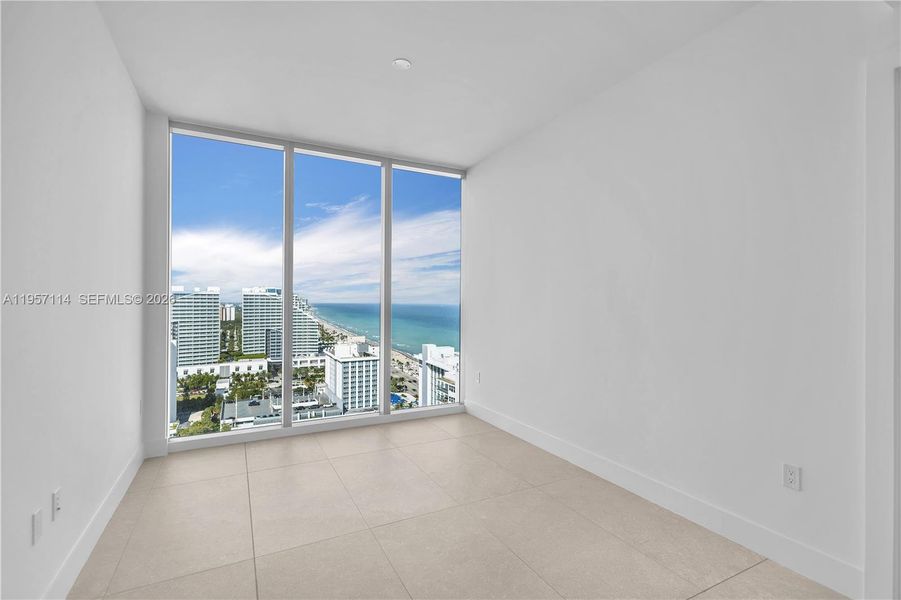Spacious, unfurnished interior of a new home in , Fort Lauderdale (Image 15).