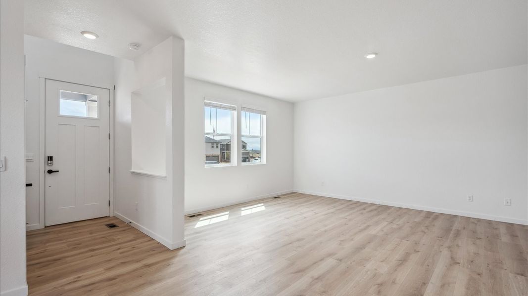 Spacious, unfurnished interior of a new home in Horizon Uptown, Aurora (Image 8).