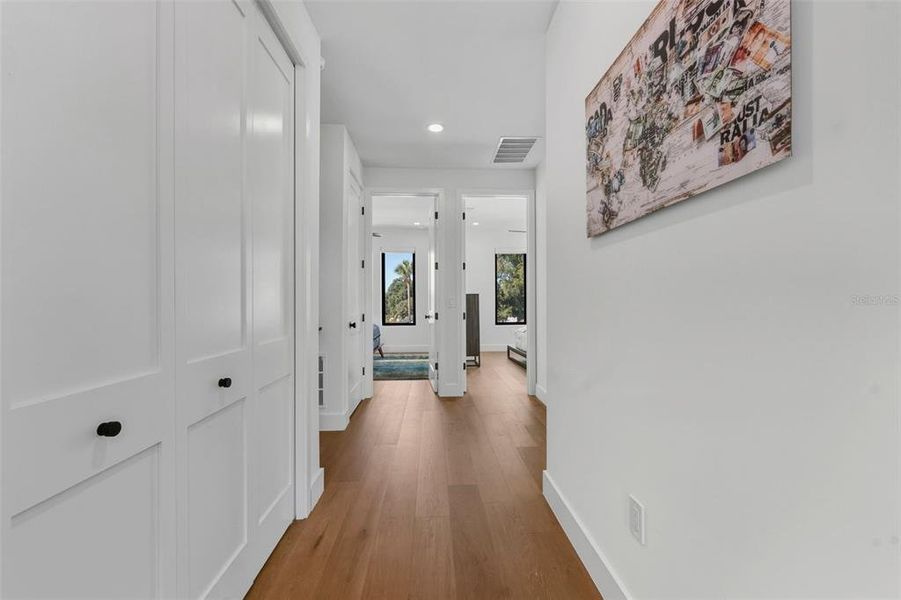 Spacious, unfurnished interior of a new home in , Tampa (Image 23).