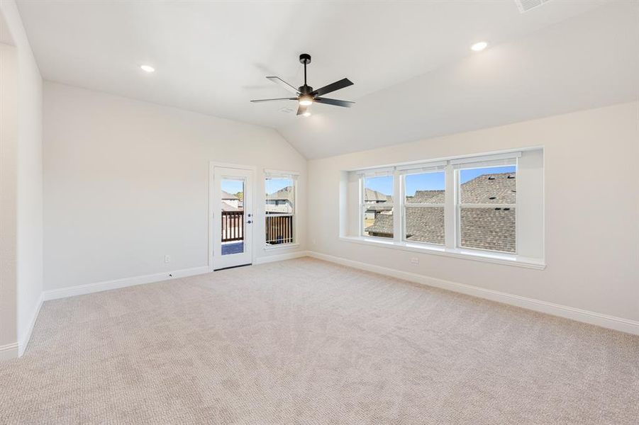 Spacious, unfurnished interior of a new home in Triple Diamond Ranch, Mansfield (Image 29).