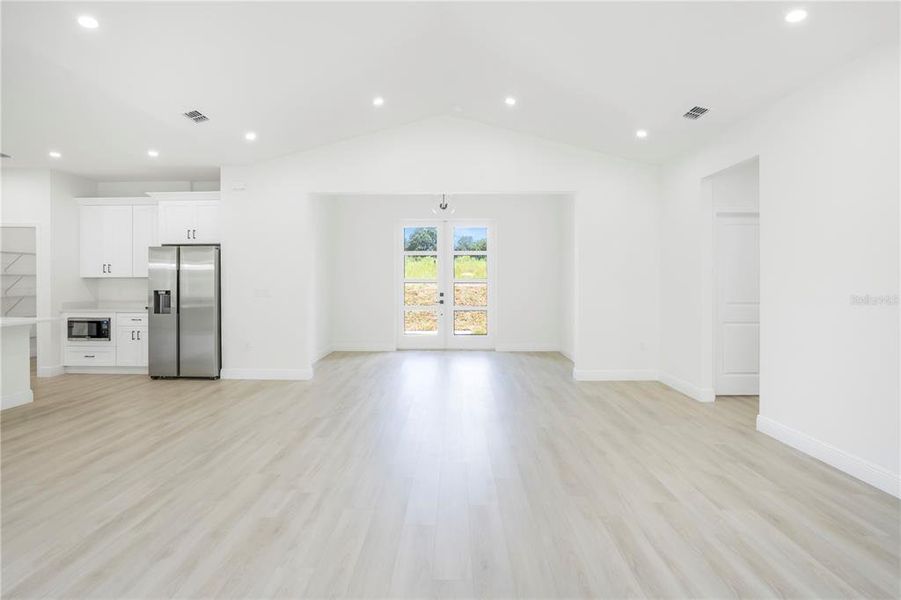 Spacious, unfurnished interior of a new home in , Fruitland Park (Image 14).