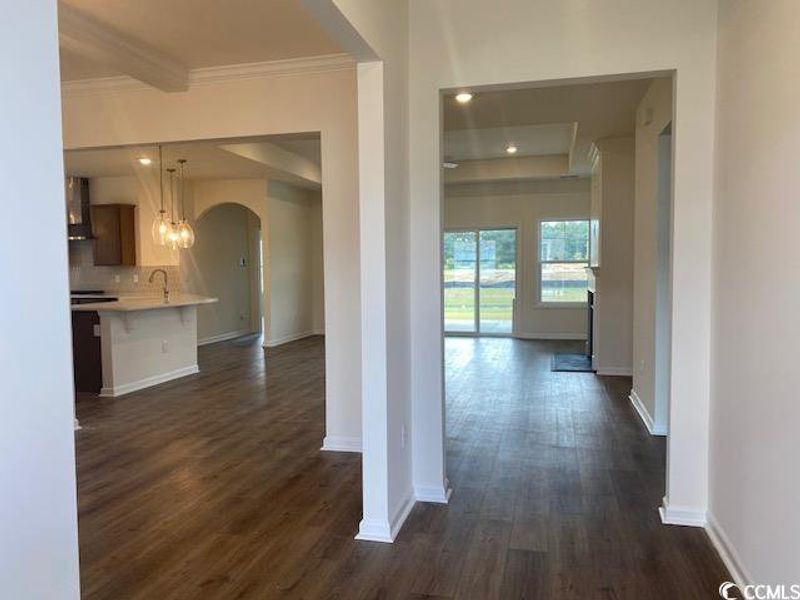 Spacious, unfurnished interior of a new home in Oak Hollow, Longs (Image 7).
