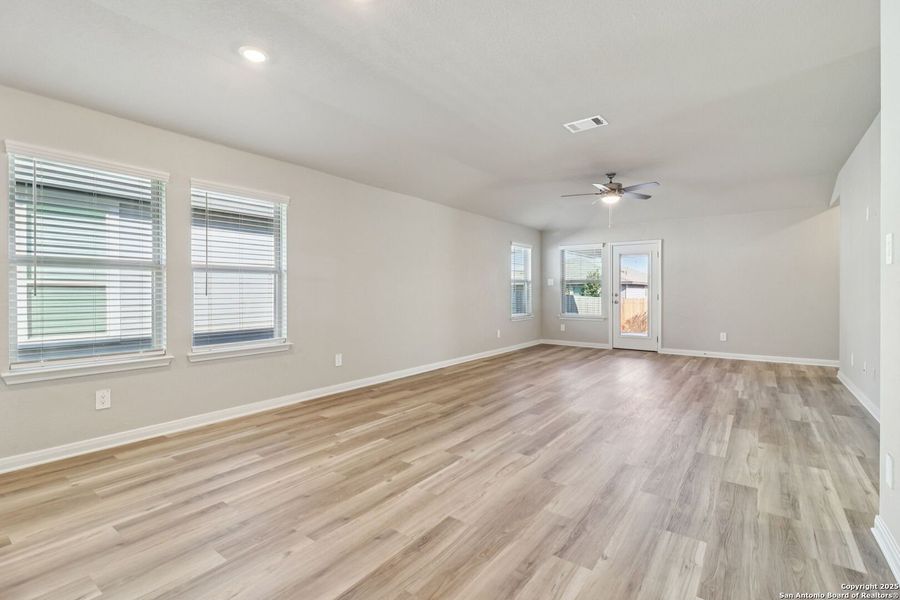 Spacious, unfurnished interior of a new home in Catalina, Converse (Image 45).