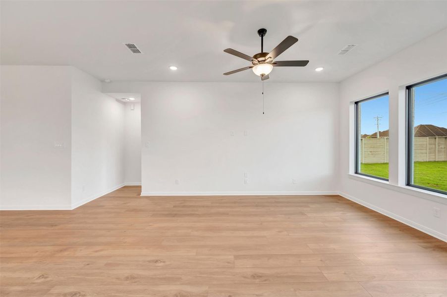 Spacious, unfurnished interior of a new home in Legacy - Retreat Collection, League City (Image 24). Spacious, unfurnished interior of a new home in Legacy - Retreat Collection, League City (Image 24).