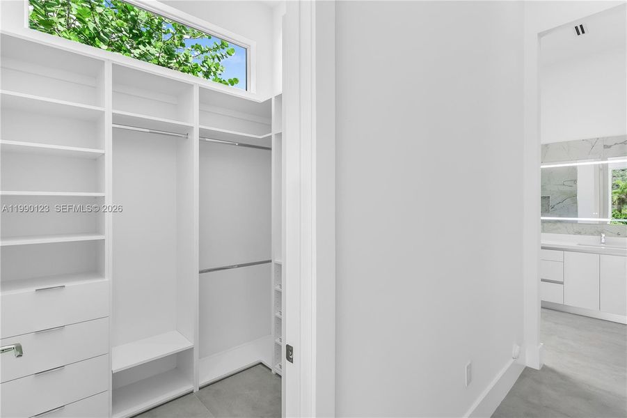 Furnished interior view inside a new home in , Doral (Image 8).