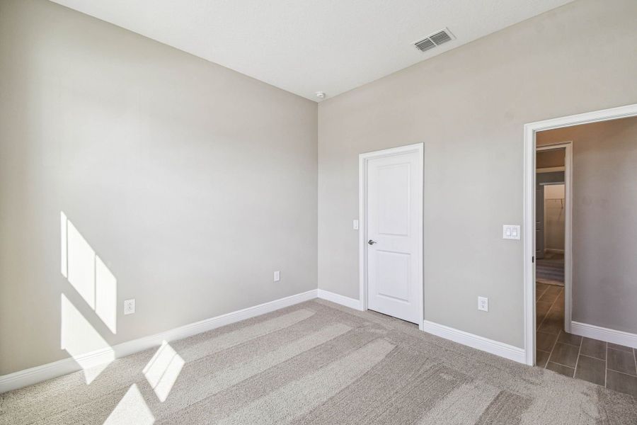 Spacious, unfurnished interior of a new home in Pinecone Reserve, Brooksville (Image 23).