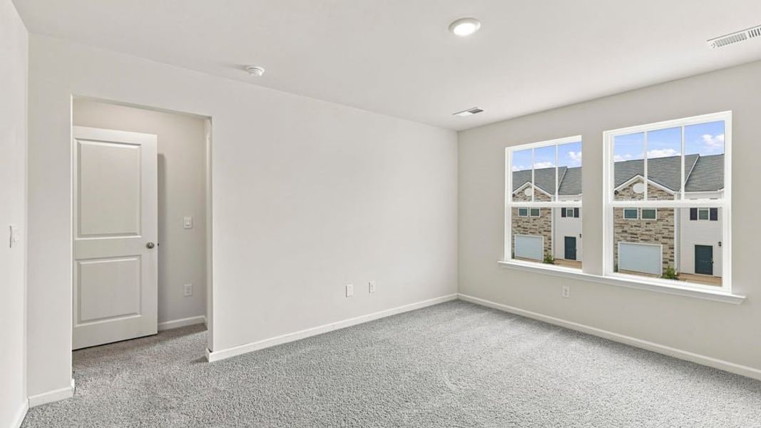 Spacious, unfurnished interior of a new home in Covington Village, Greer (Image 29).