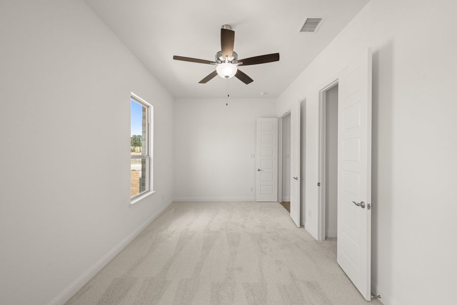 Spacious, unfurnished interior of a new home in Oak Ridge Park, Corinth (Image 26).