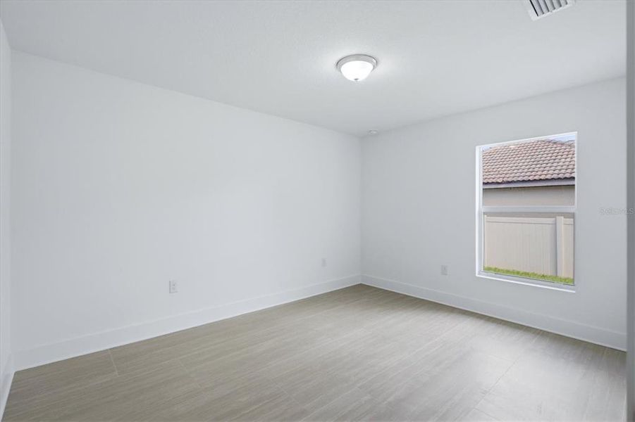 Spacious, unfurnished interior of a new home in , Cape Coral (Image 40).