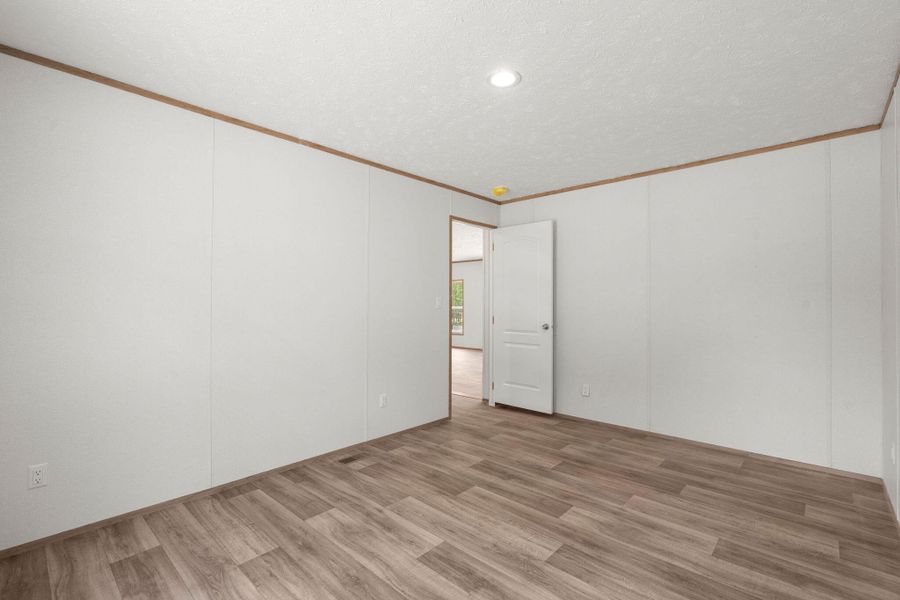 Spacious, unfurnished interior of a new home in , St. George (Image 19).