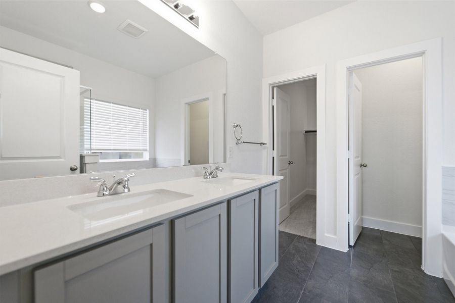 Furnished interior view inside a new home in Paramount, Kyle (Image 15).